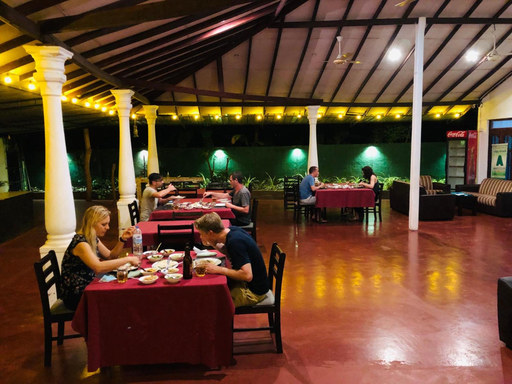 Tishan Holiday Resort Polonnâruvâ Extérieur photo