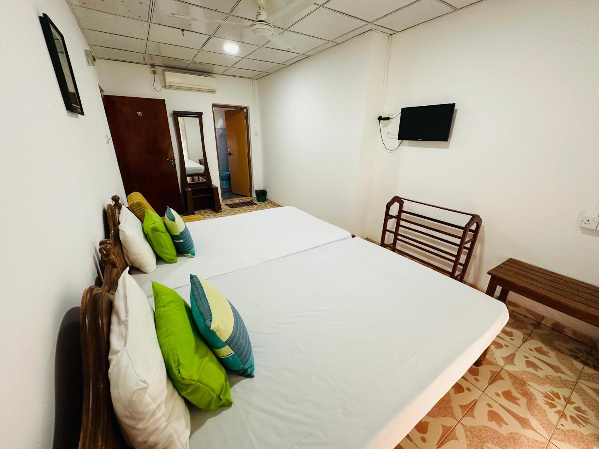 Tishan Holiday Resort Polonnâruvâ Extérieur photo